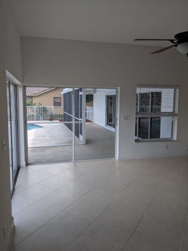 Building Photo - 4593 Bucida Rd