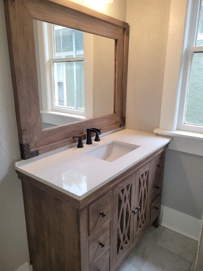 Building Photo - 1916 WALKIER St