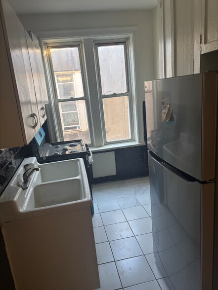 Building Photo - 201 E 51st St