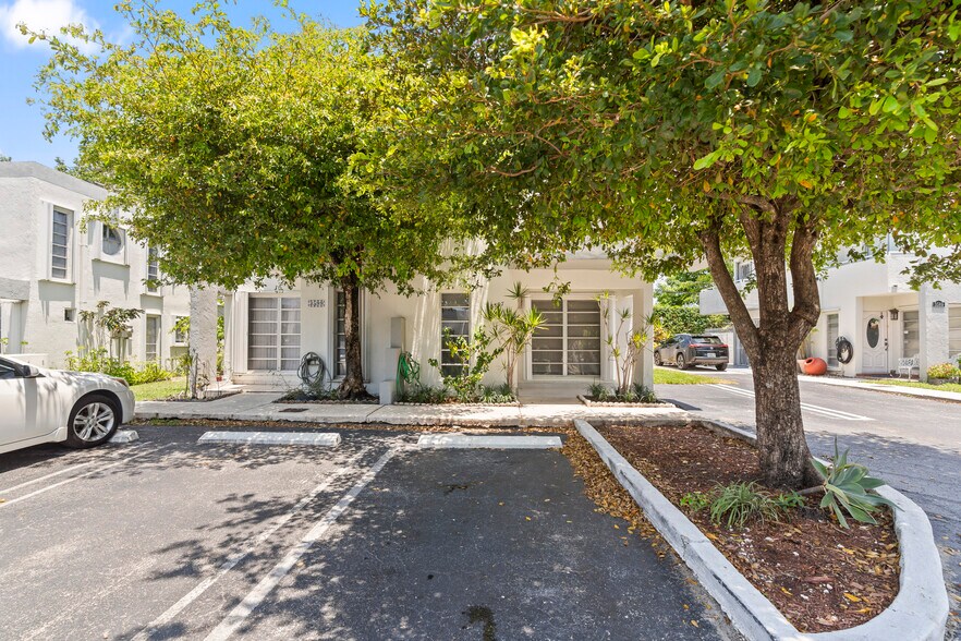 Building Photo - 3597 SW 17th St