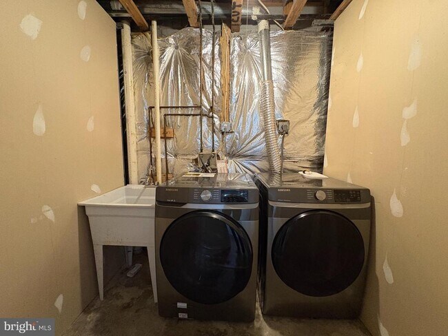 Building Photo - 4005 Blakney Ln SE