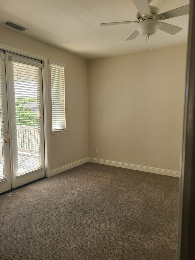 Building Photo - 4 Bdrm, 3 Bath on Empire Ranch Golf Course