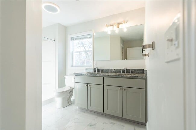 Building Photo - 100 Brentwood Ave