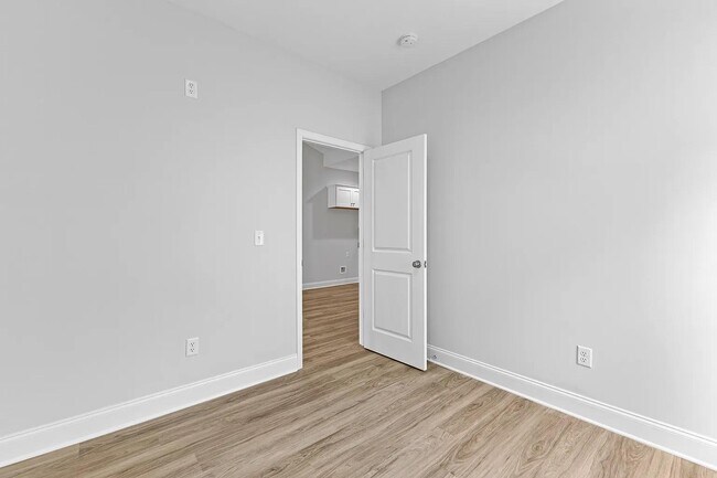 Building Photo - 217 Lenox Cir
