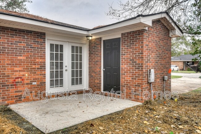 Building Photo - 332 Old Plantation Rd