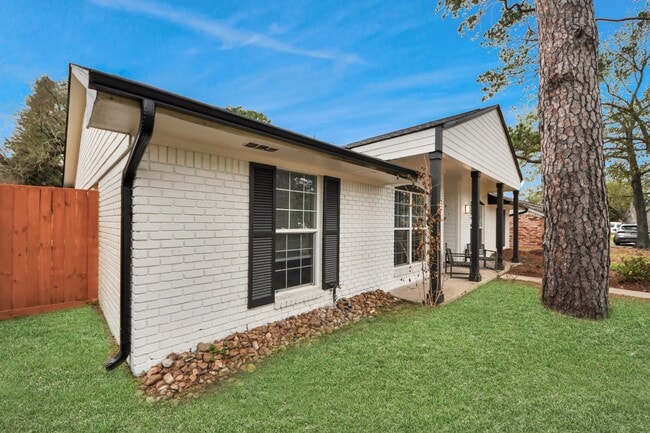 Building Photo - 10003 Briarwild Ln