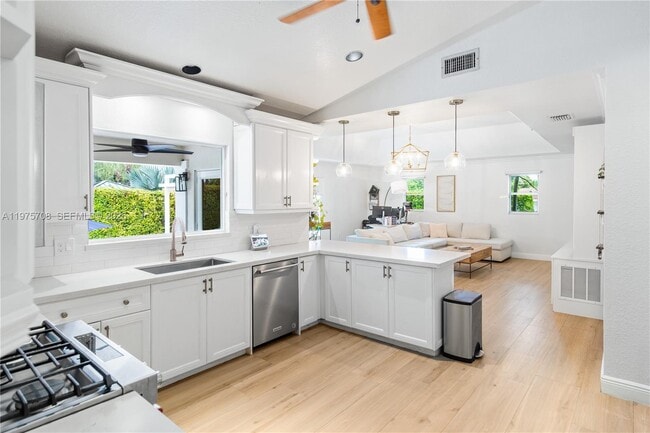 Building Photo - 16550 SW 77th Ct