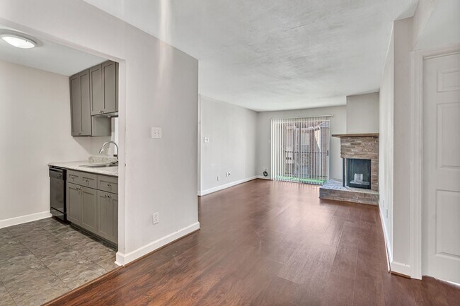 Building Photo - 2800 Jeanetta St
