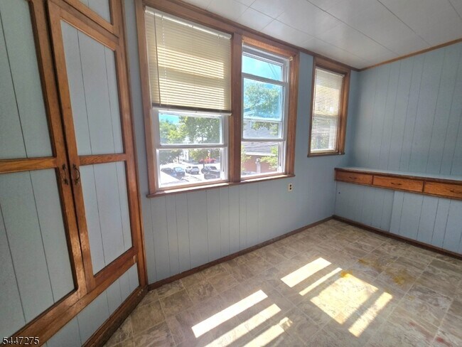 Building Photo - 312 Elm St