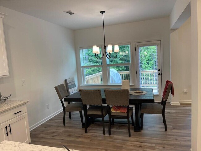 Building Photo - 632 Gilles Ln