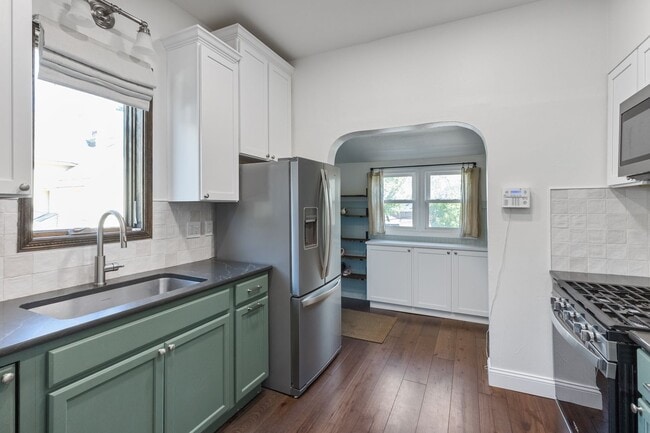 Building Photo - 3009 Poppleton Ave
