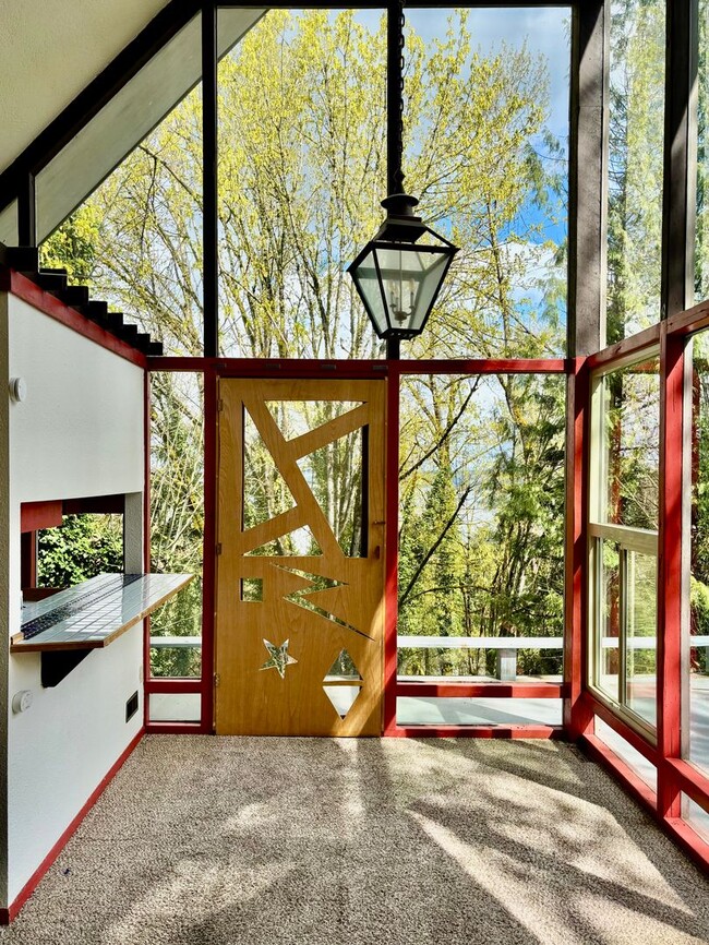 Building Photo - 2 Bed / 2 Bath Lakeview Bellevue cottage $2,845/month