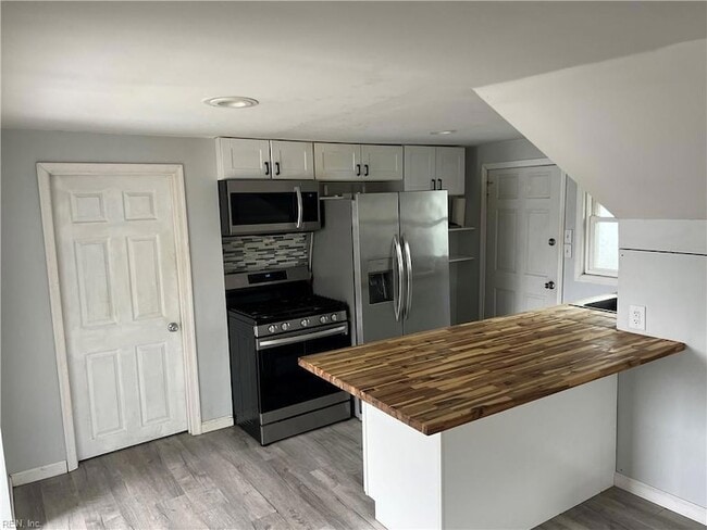 Building Photo - 360 Staten St