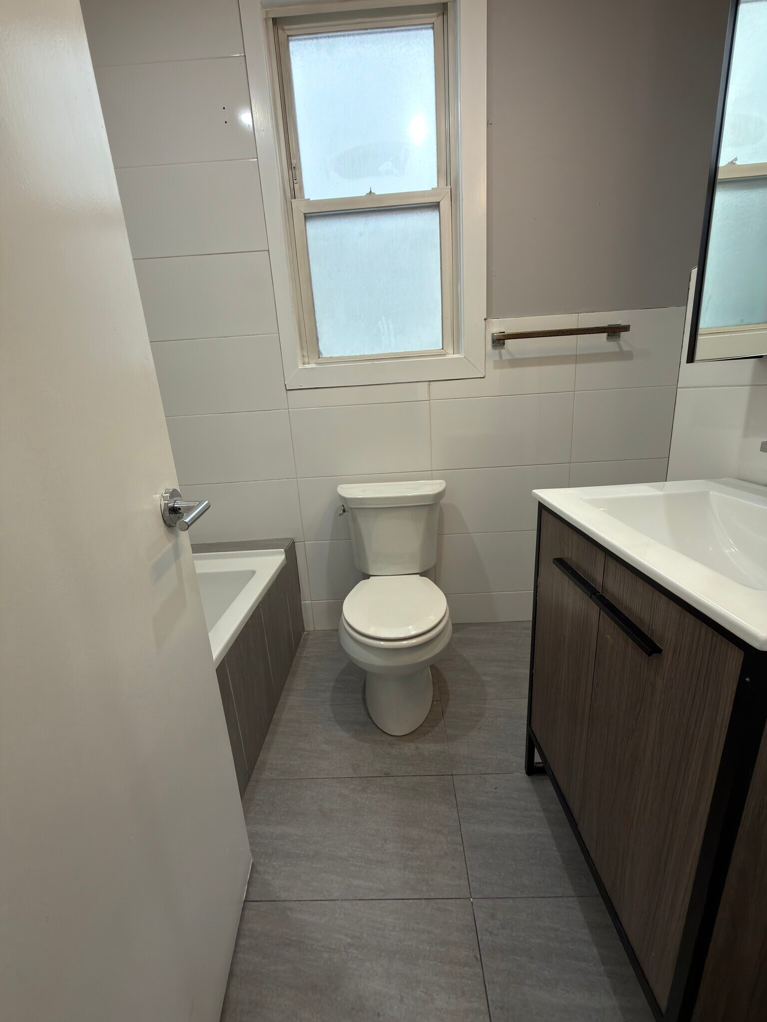 223 Bayview Ave 1 - 221 Bayview Ave