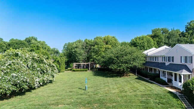 Building Photo - 1224 Green Oaks Ln