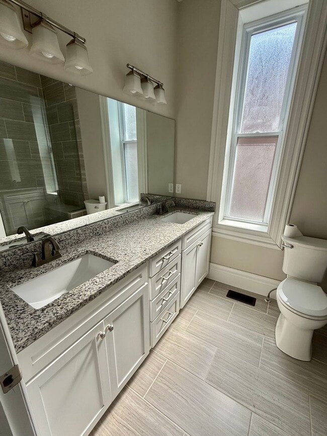 Building Photo - Fox Park 3 Bedroom, 2 1/2 Bath Updated His...