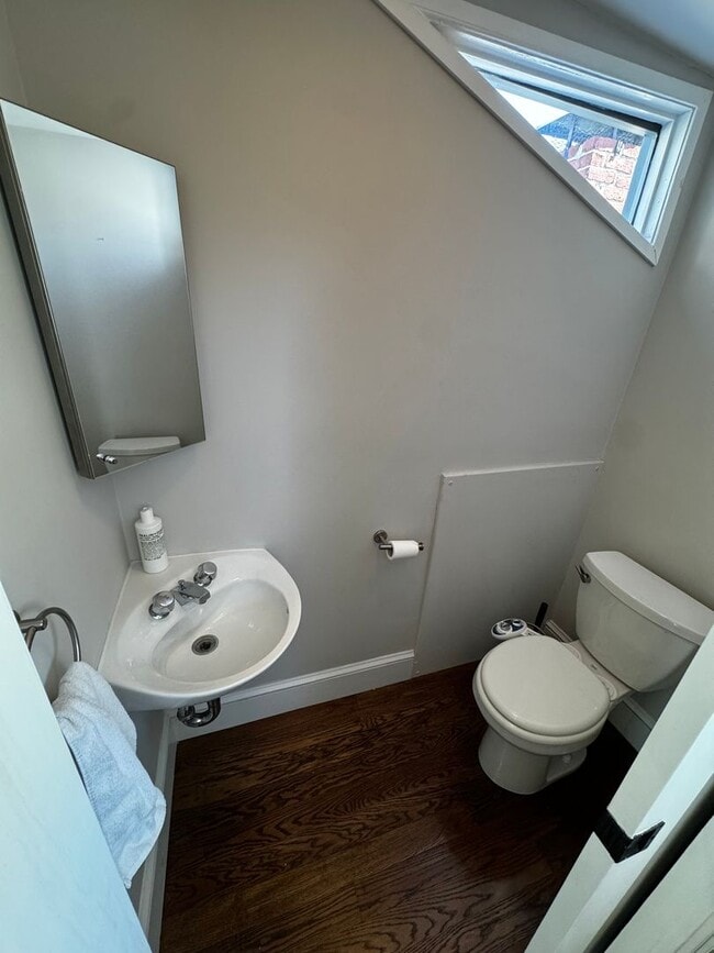Building Photo - 1 bed 1.5 bath with roof deck, no undergrads, central air, W/D in unit