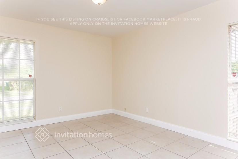 Building Photo - 6904 NW 79th St