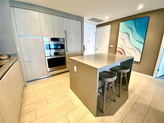 Building Photo - 4010 S Ocean Dr