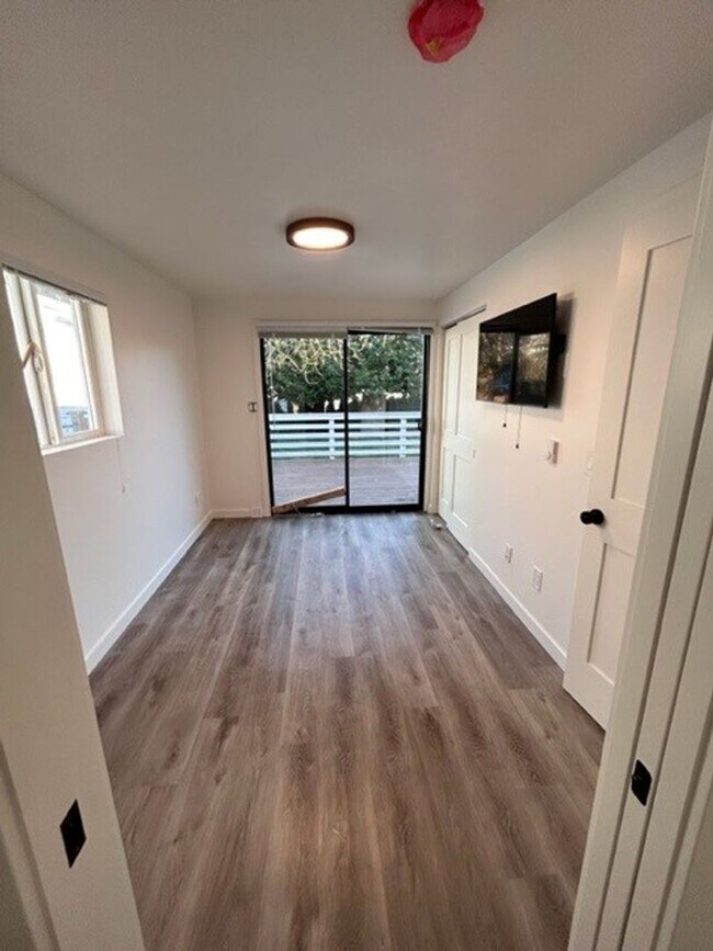 Building Photo - Completely Remodeled 2 BR/2 BA House available in the Central District