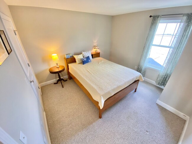 Building Photo - 2 Bedroom Home in Williston VT Available 9...