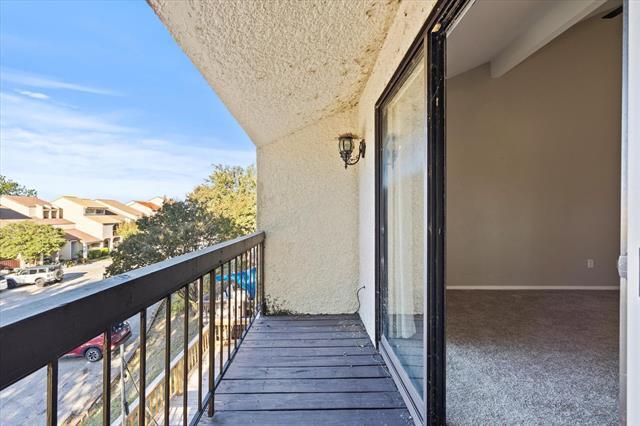 Building Photo - 3905 Village Dr