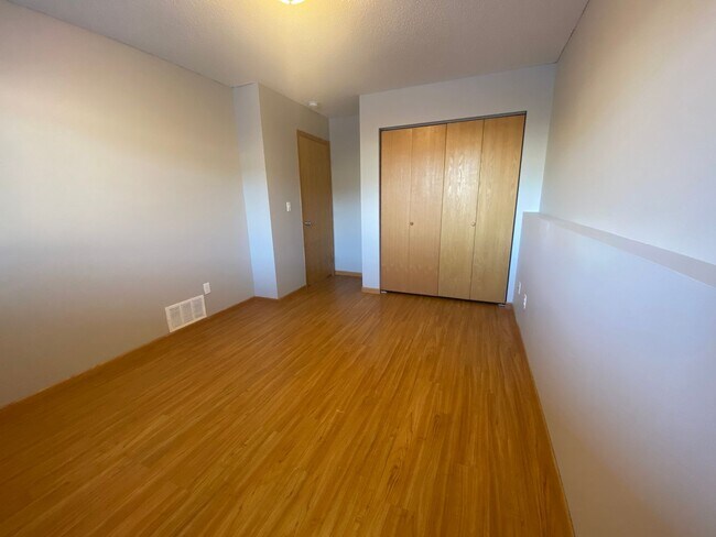 Building Photo - 3 Bedroom Twinhome near the New Sandford Hospital!!