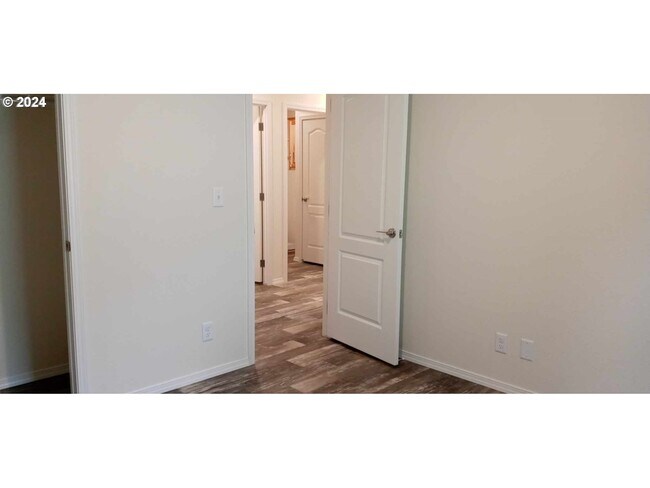 Building Photo - 348 N Falcon St