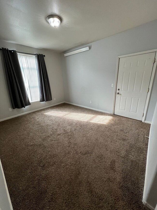 Building Photo - 1920 Monte Vista Dr