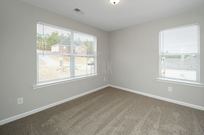Building Photo - 390 Woodland Cir