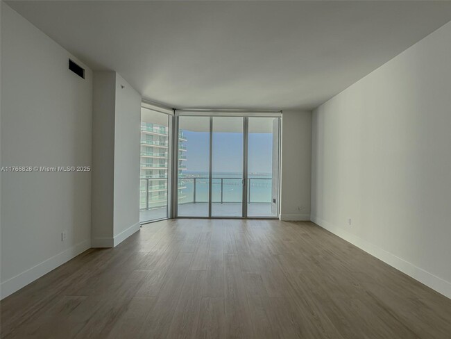 Building Photo - 1300 Brickell Bay Dr