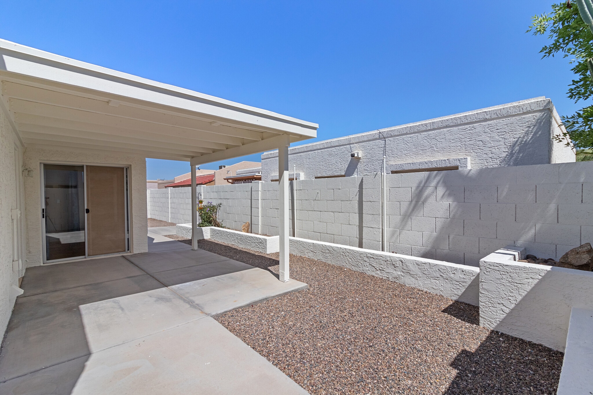 Building Photo - 820 E Michelle Dr