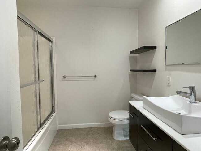 guest bathroom - 4708 Park Granada Park