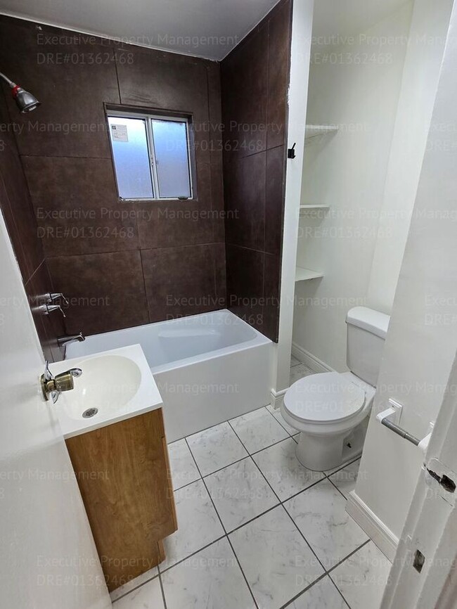 Building Photo - Remodeled 3 bedroom/ 1 bathroom