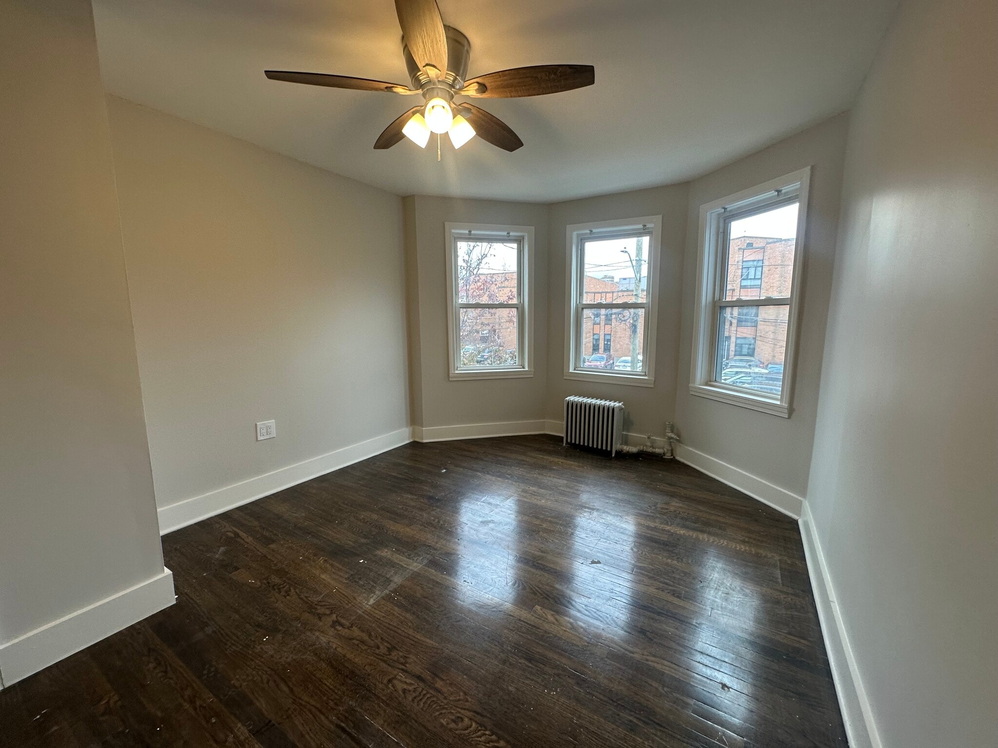 Building Photo - 13 Gladstone St