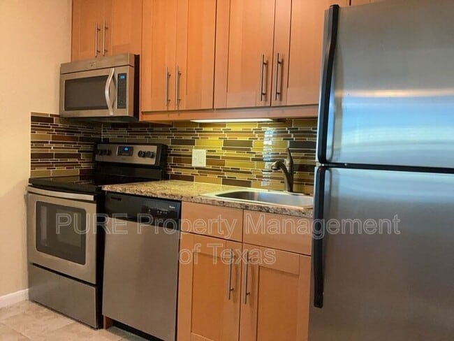 Building Photo - 7685 Northcross Dr