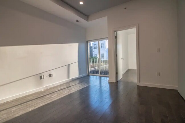 Building Photo - 2028 E Fletcher St