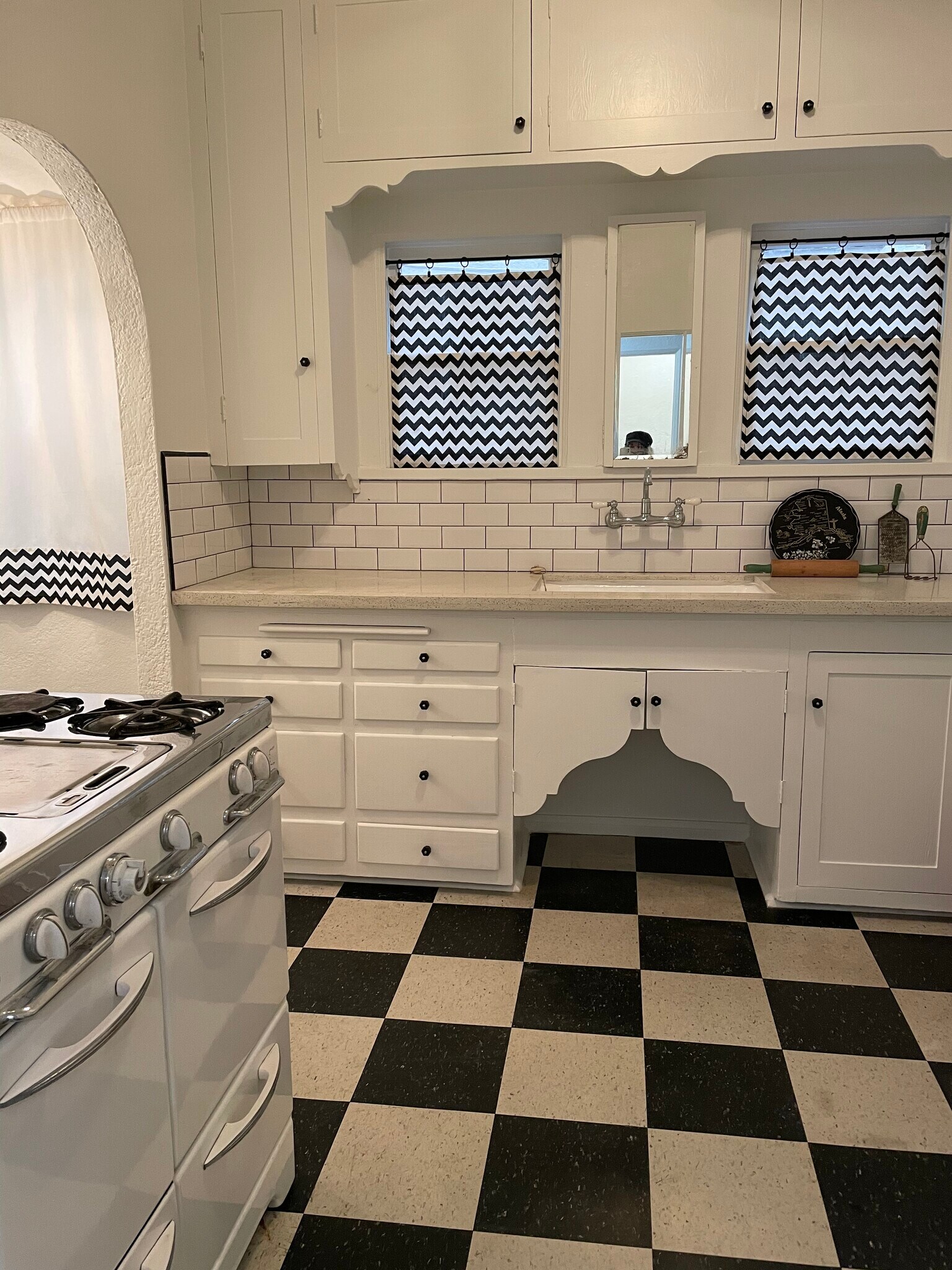 Kitchen - 616 Magnolia Ave