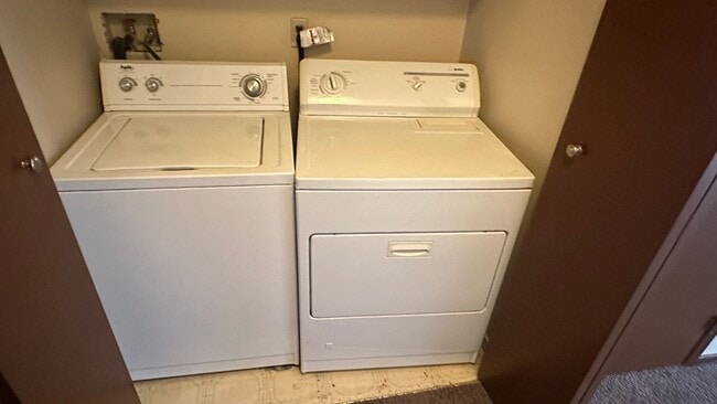 Building Photo - Beautiful & upscale 2 bedroom 2 bathrooms apartment Available for rent !!!  $ 1190