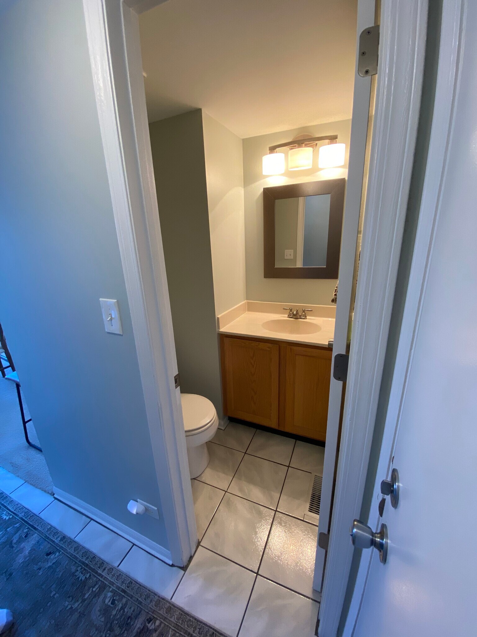 Powder room off kitchen - 344 S Lancelot Ln