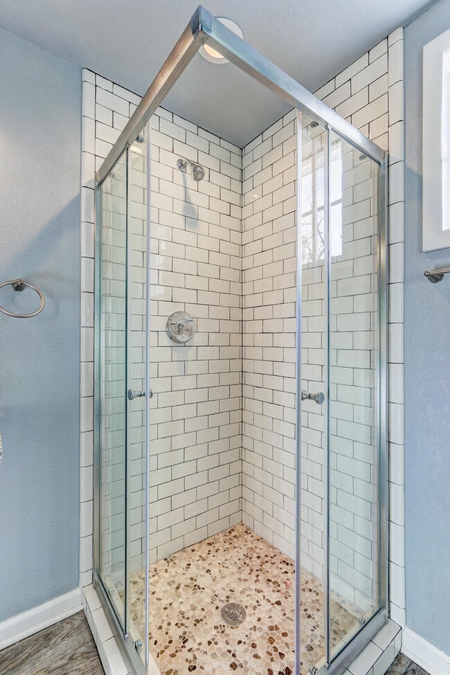 Building Photo - Remodeled Retreat w/ Covered Patio, Front ...