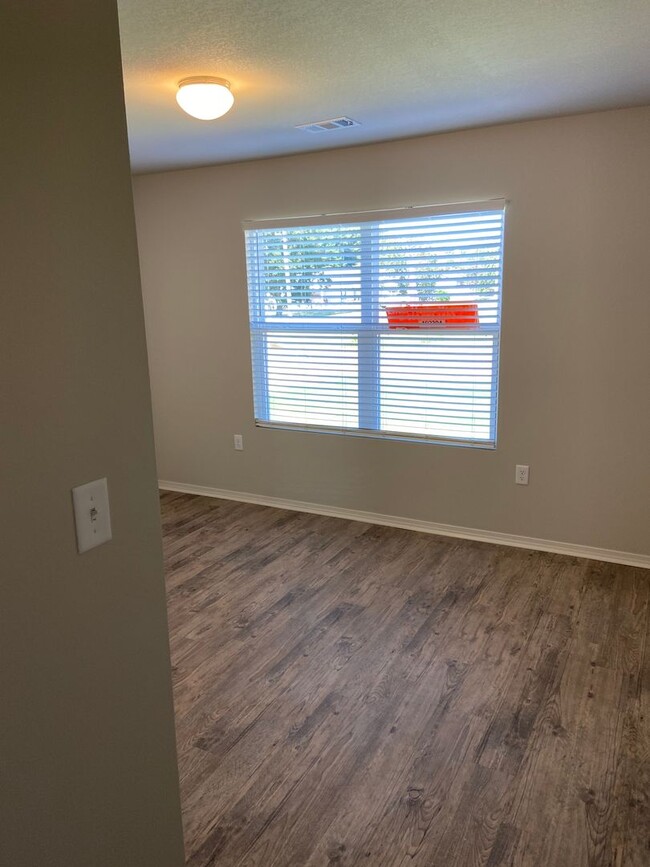 Building Photo - *Pre-leasing* Three Bedroom | Two Bathroom...