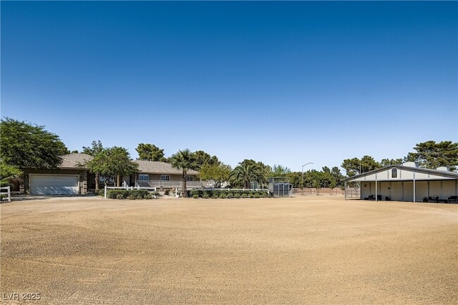 Building Photo - 6690 N Torrey Pines Dr