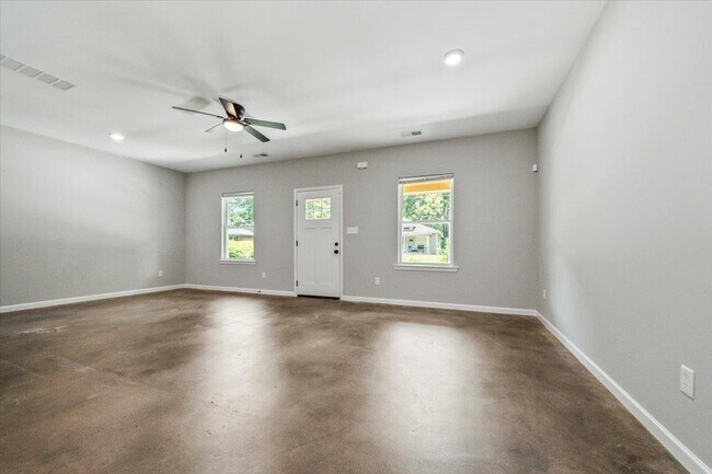 Building Photo - 2844 Nathan Ave