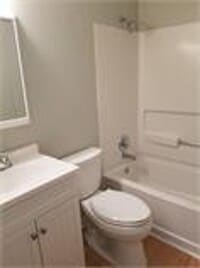 Building Photo - 2 bd 1 ba duplex in a Great Location