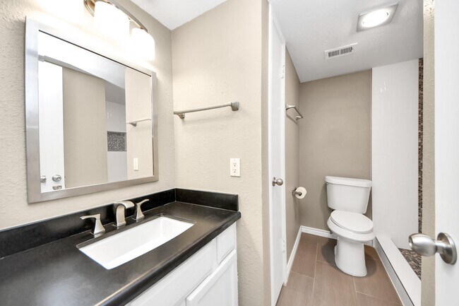 Building Photo - 1860 White Oak Dr