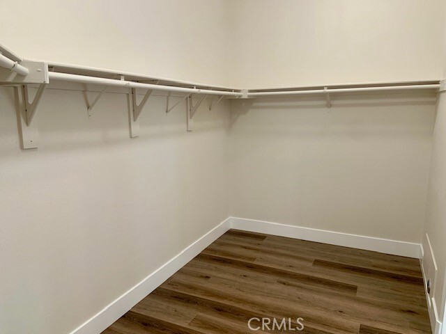 Building Photo - 558 Rembrandt Dr