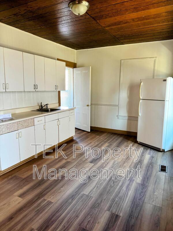 Building Photo - 34 Radio St