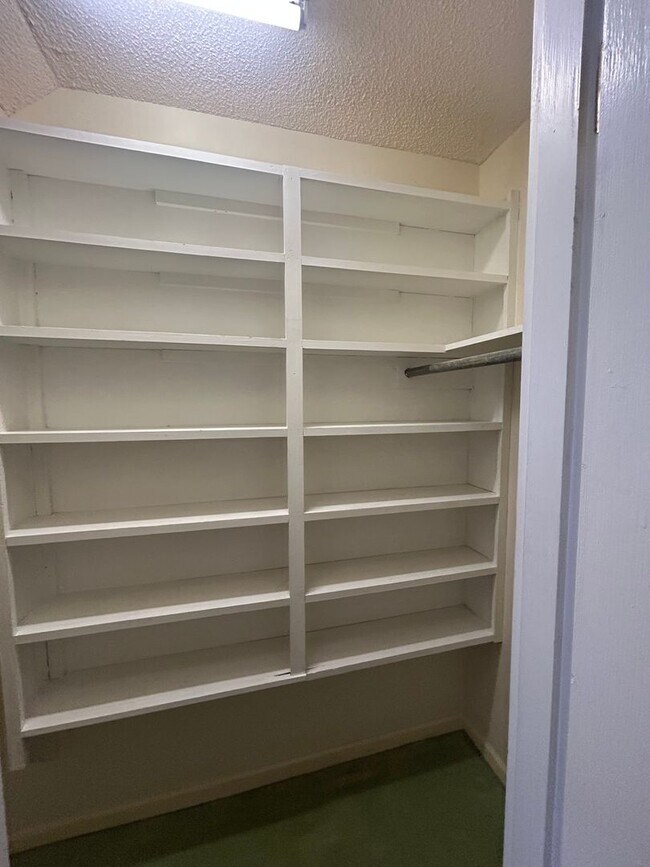 Building Photo - Convenient & Cozy 2BR Townhome Off Hwy 127