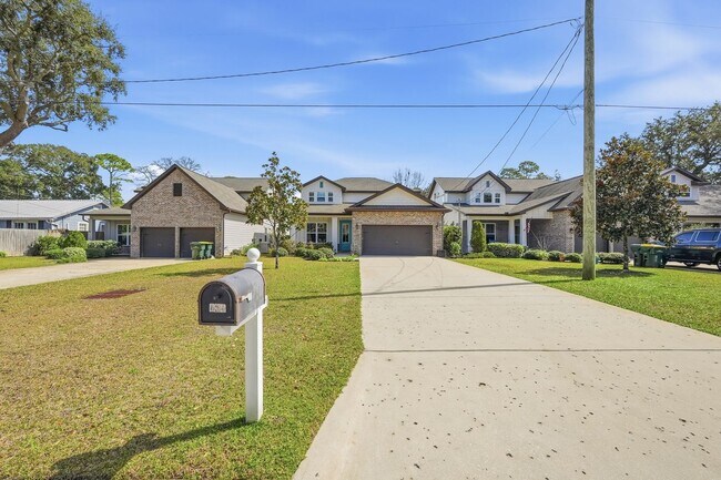 Building Photo - Stunning 4 Bedroom Home with Solar Energy & Private Pool!